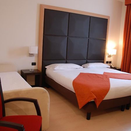 Hotel Metropolis Reggio nell'Emilia Zewnętrze zdjęcie
